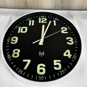 Warminn Wanduhr Leuchtend Funkuhr Wanduhr Ohne Tickgeräusche Lautlos 30cm Quarz Modern Groß Batterie Einfach zu Lesen für Zimmer Zuhause KüChe Schlafzimmer Büro Schule