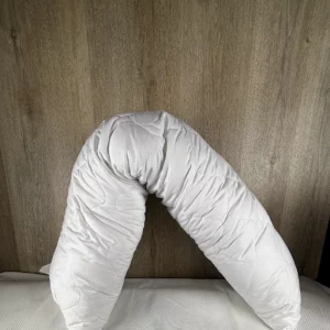 sleepling Seitenschläferkissen 40 x 145 cm, Body Pillow, langes Kissen mit Bezug aus 100?% Softer Mikrofaser, Schlafkissen Seitenschläfer, Füllmengengarantie, 60 Grad waschbar, Ökotex