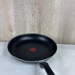 Tefal Easy Cook & Clean Bratpfanne 32 cm, Antihaftbeschichtung, Thermo-Signal bei idealer Brattemperatur, beschichtete Pfanne, NICHT induktionsgeeignet, Made in France, Schwarz