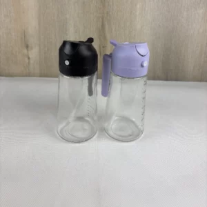 TrendPlain - 470ml Öl Sprühflaschen - 2 in 1 Ölspender und Ölsprüher - Ölspray mit Etiketten - Küchen Gadgets für Kochen, Salat und Grill - mit lichtschützendem Design - Schwarz & Pink