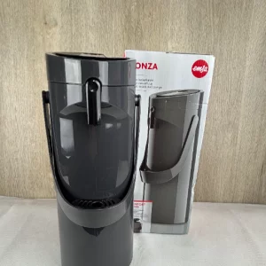 Emsa 515708 Ponza Pump-Isolierkanne, Thermosflasche, 1,9l Füllvolumen, Isolierbecher, Druckhebel, abnehmbare Tropfschale, grau, 17 x 16.5 x 39 cm