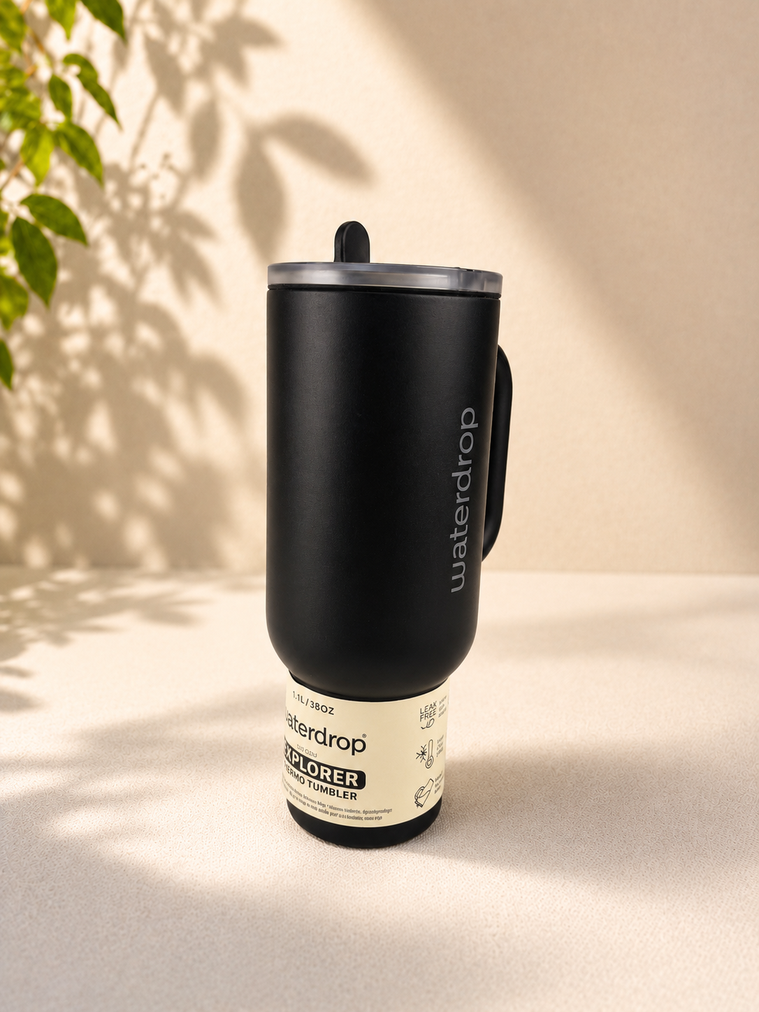 waterdrop® Thermobecher mit Strohhalm 1,1L Auslaufsichere, robuste Trinkflasche mit aufklappbarem Trinkhalm, Hält 12h kalt, Trinkbecher mit Deckel, isolierte Edelstahlflasche, schwarz