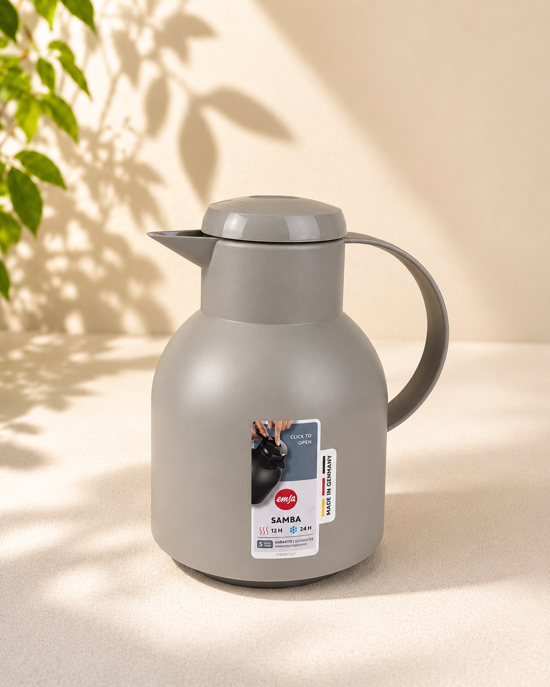 Emsa Samba Isolierkanne 504234 | 1 Liter | Quick Press Verschluss | 100% dicht | 12h heiß, 24h kalt | Beige