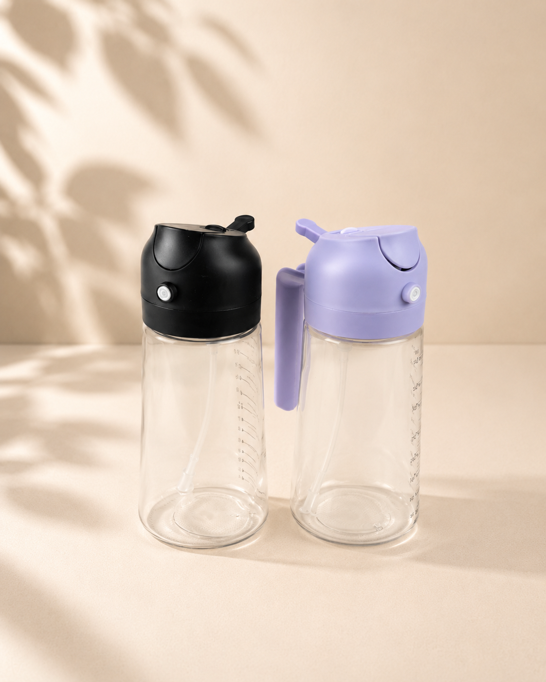 TrendPlain - 470ml Öl Sprühflaschen - 2 in 1 Ölspender und Ölsprüher - Ölspray mit Etiketten - Küchen Gadgets für Kochen, Salat und Grill - mit lichtschützendem Design - Schwarz & Pink