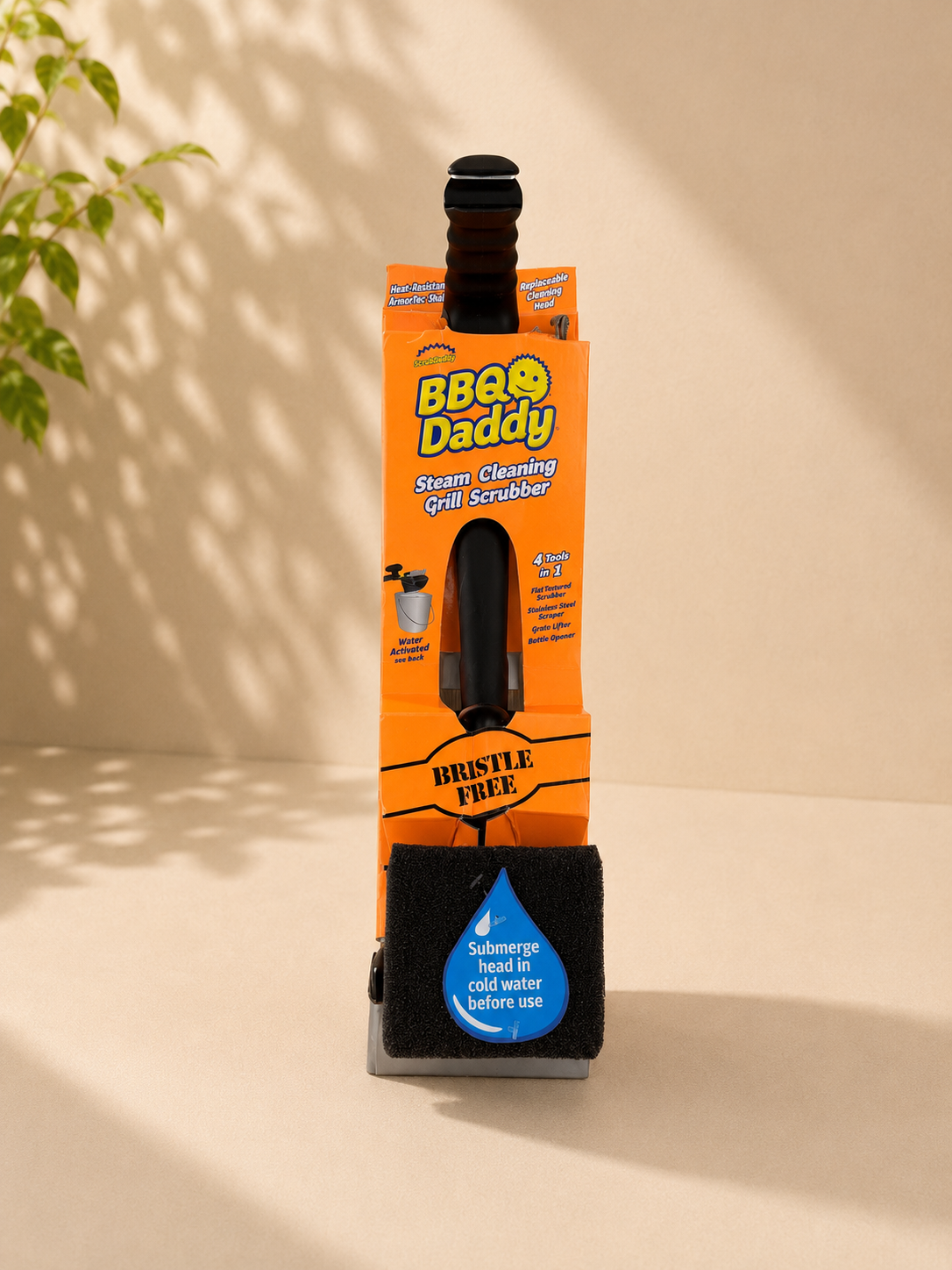 Scrub Daddy BBQ Daddy - Grill-Reinigungsbürste mit Schaber & Flaschenöffner, BBQ Bürste für Grillrost, Grillbürste Ohne Borsten mit FlexTexture, Grillreinigungsbürsten, Hightech-Reinigungszubehör
